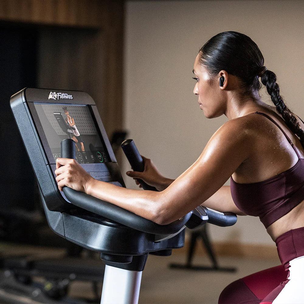 Life Fitness Club Series+ Upright Lifecycle Bike - Image 3