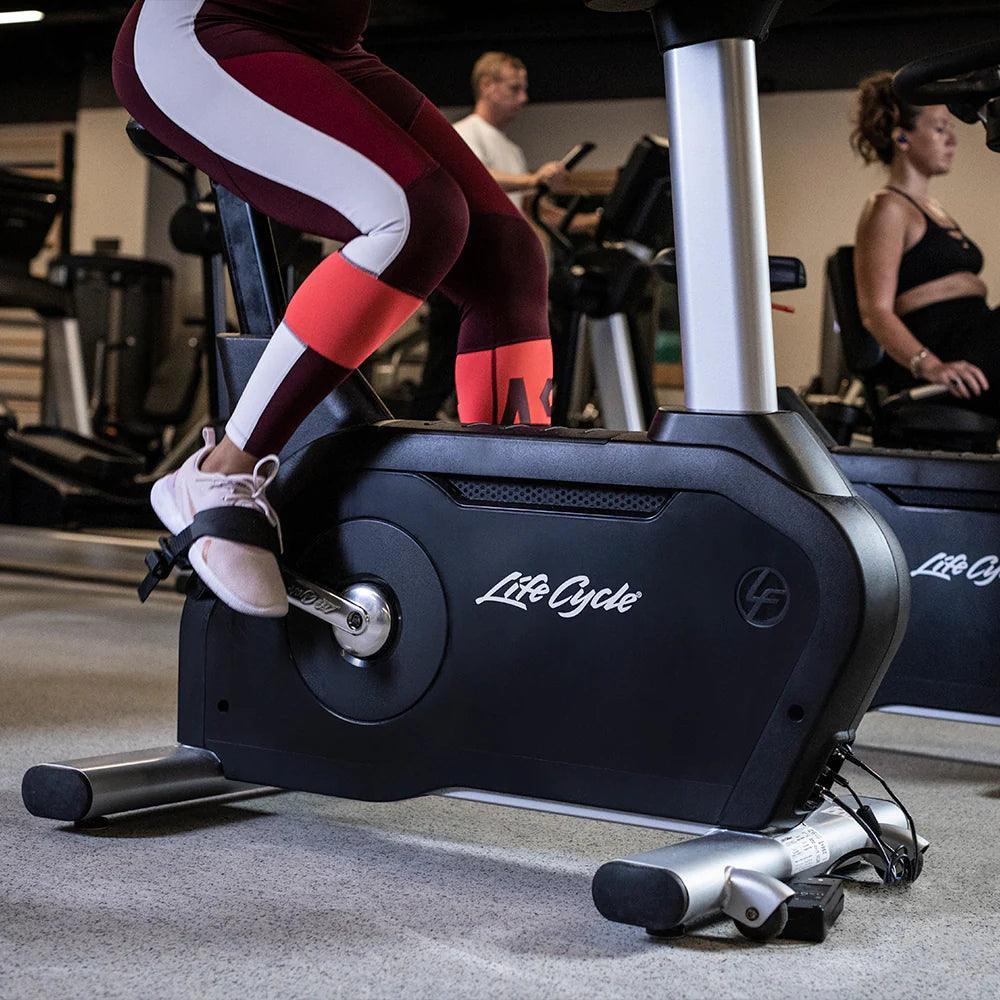 Life Fitness Club Series+ Upright Lifecycle Bike - Image 7