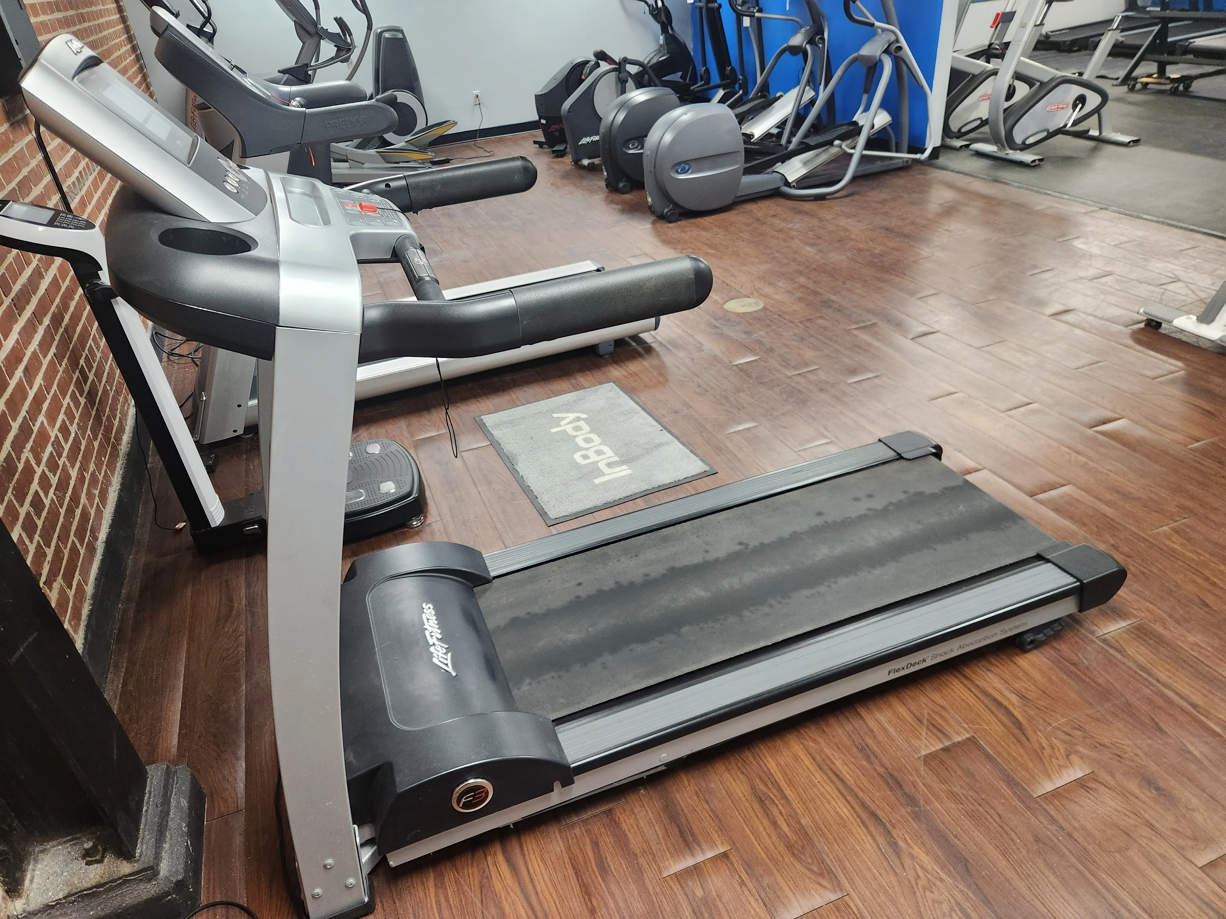 Pre-Owned Life Fitness F3 Folding Treadmill - Image 2