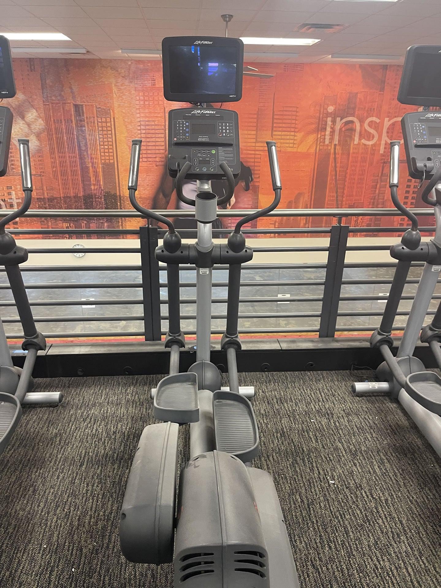 Pre-Owned Life Fitness CLSX Integrity Series Elliptical - Image 3