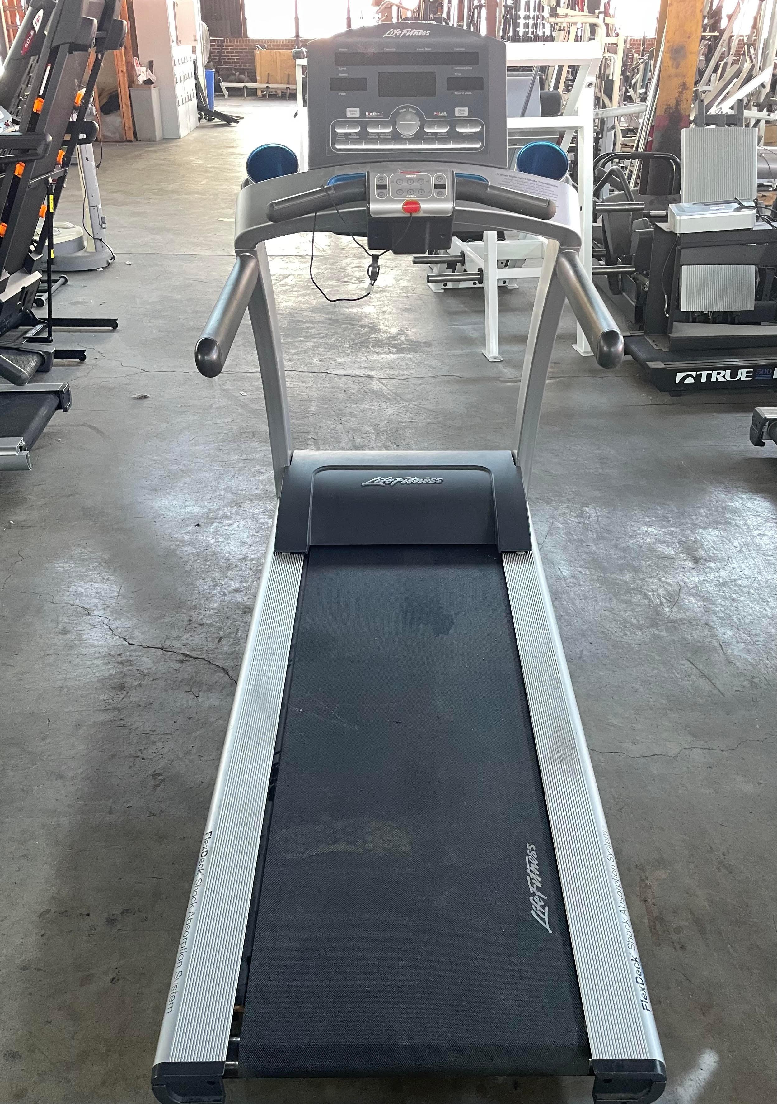 Pre-Owned Life Fitness T7 Treadmill - Image 2