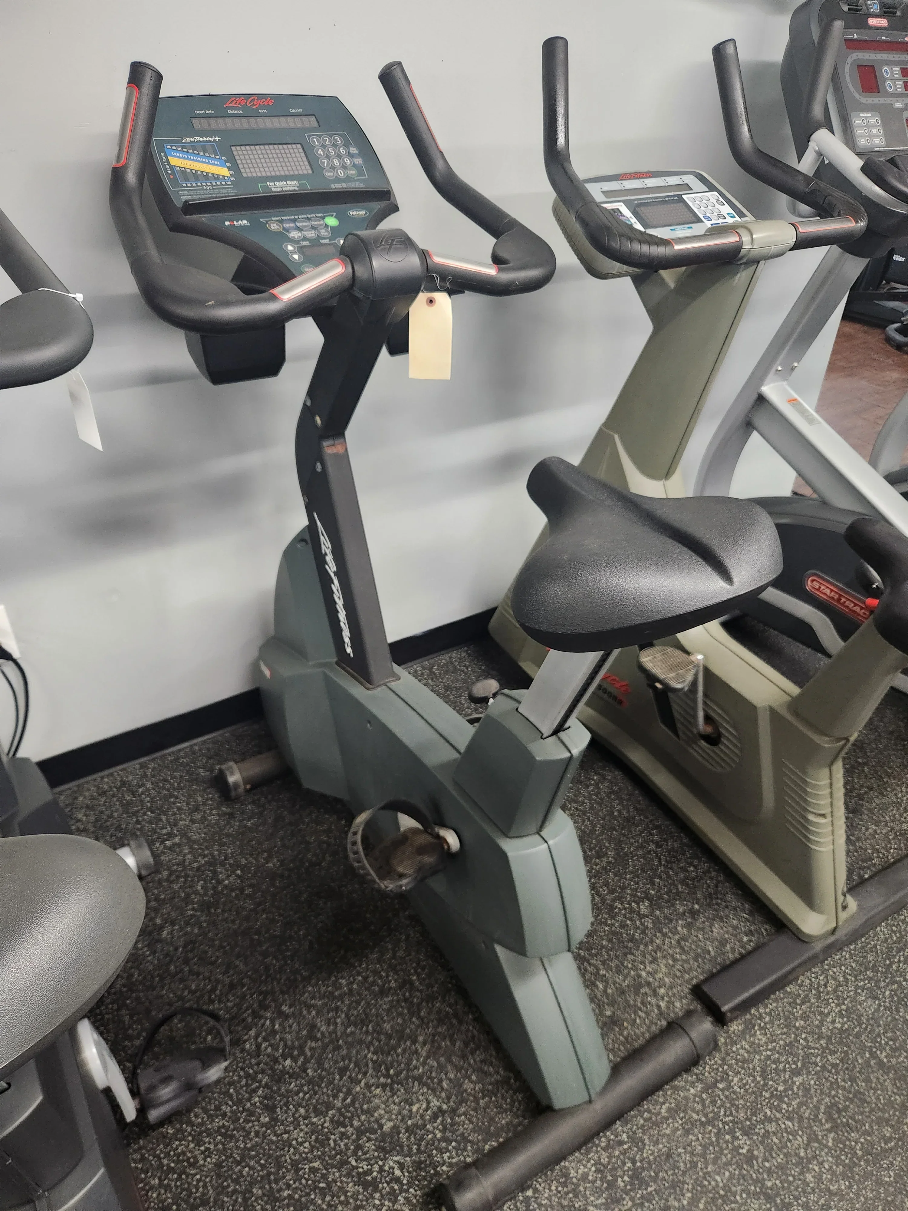 Pre-Owned Life Fitness 9500 HR Upright Exercise Bike (black)