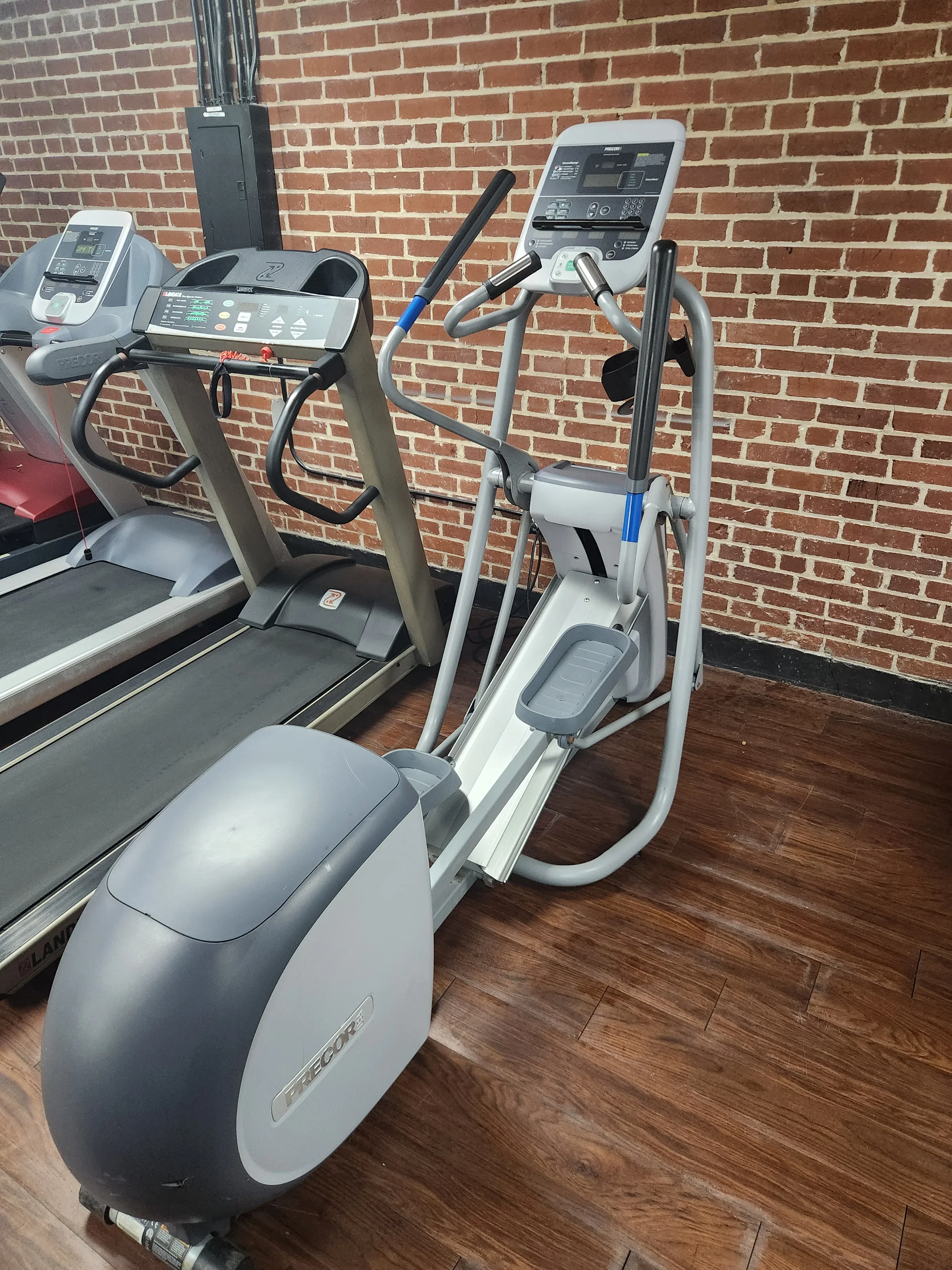 Pre-Owned Precor EFX 536i Elliptical - Image 2