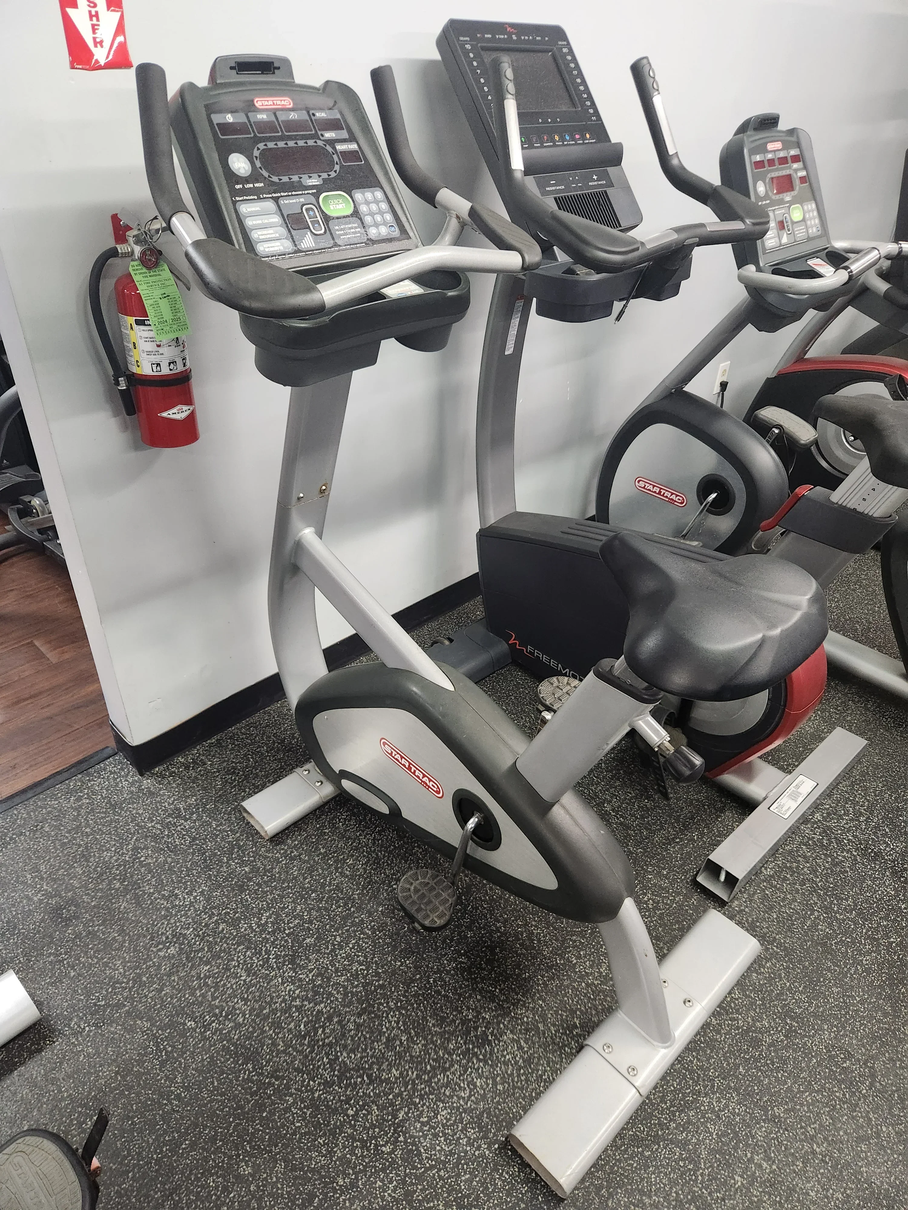 Pre-Owned Star Trac S-UBX Upright Bike - Image 2