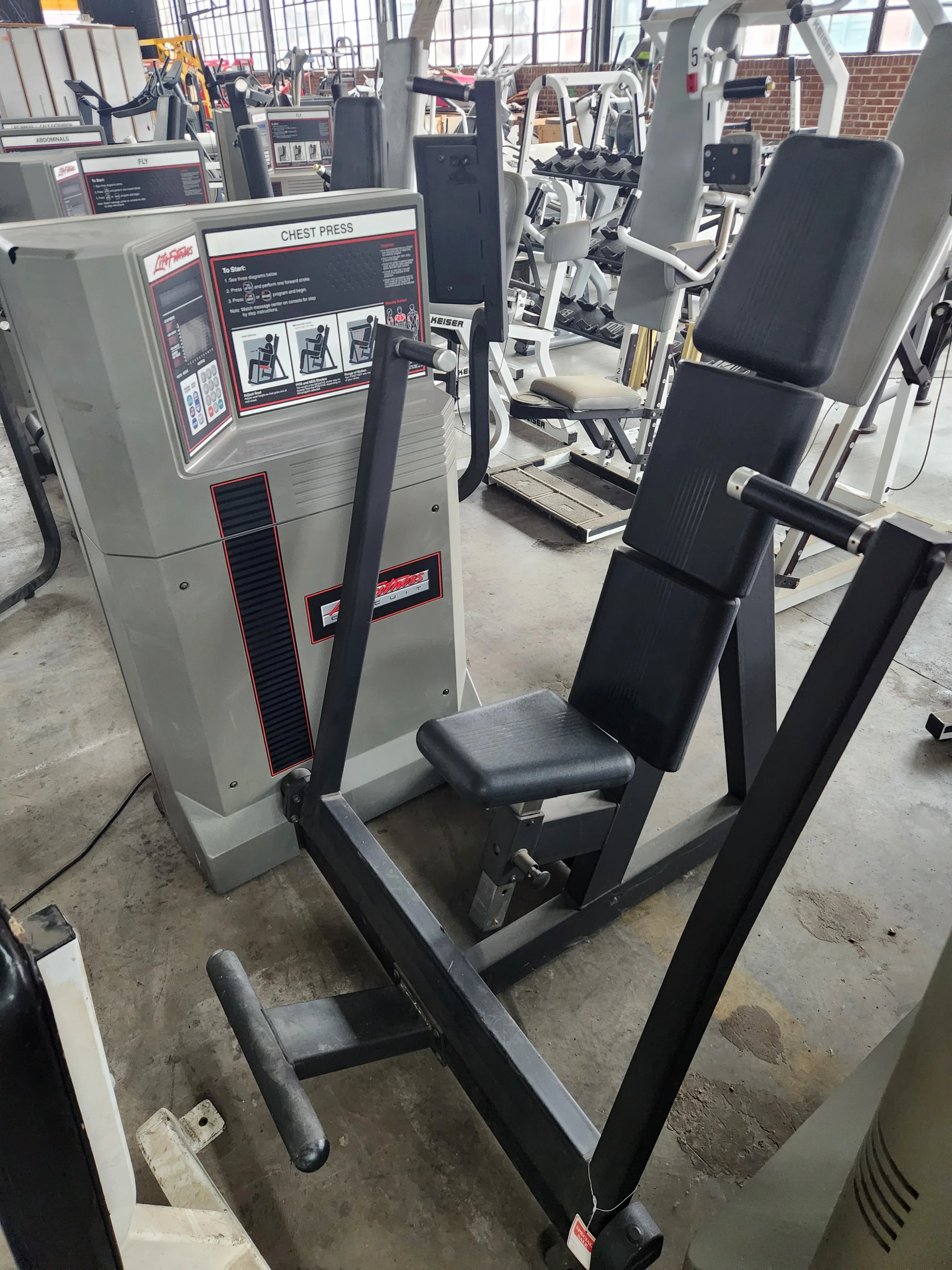 Vintage Life Fitness Computerized Circuit - Image 4