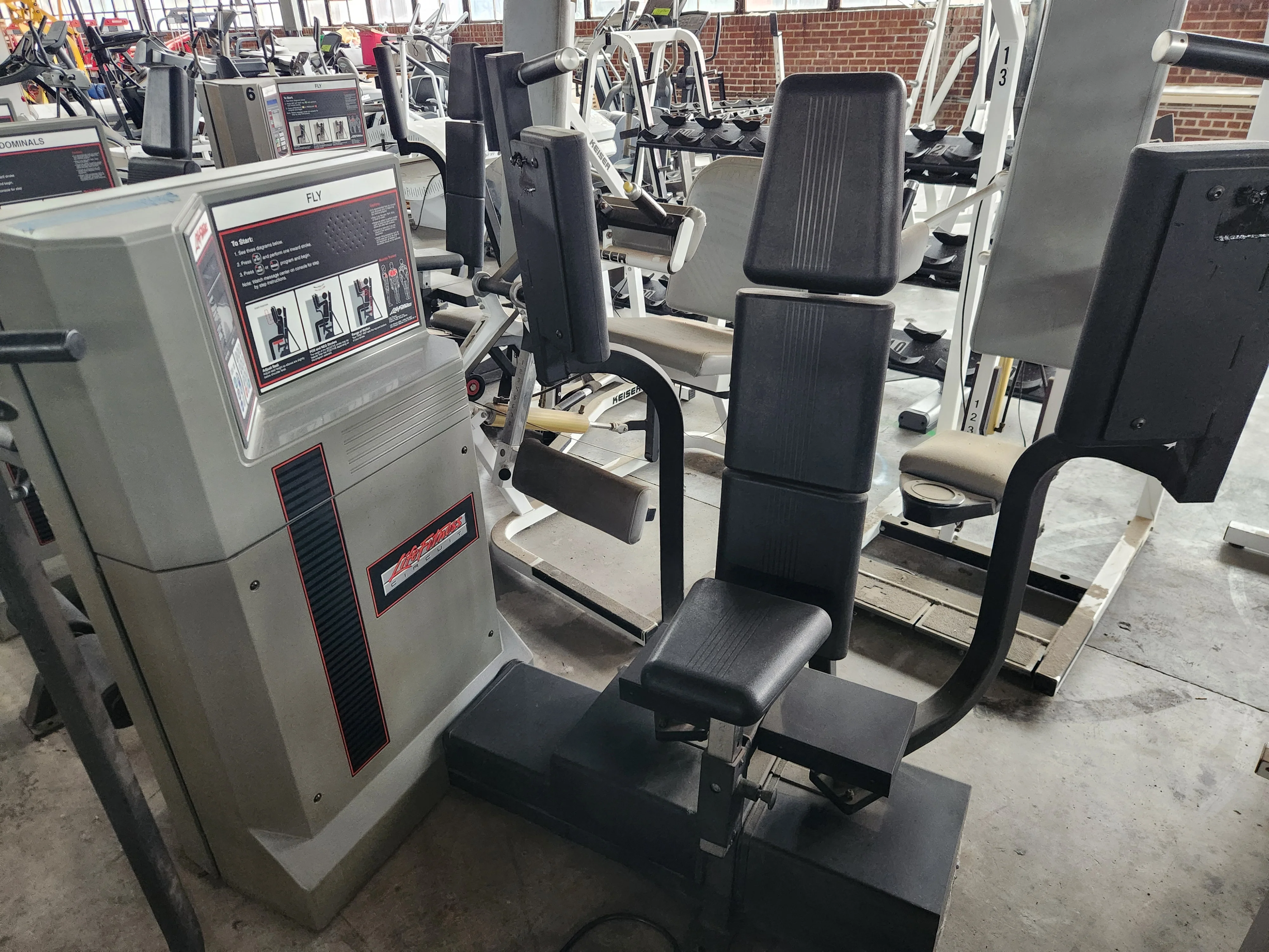 Vintage Life Fitness Computerized Circuit - Image 5
