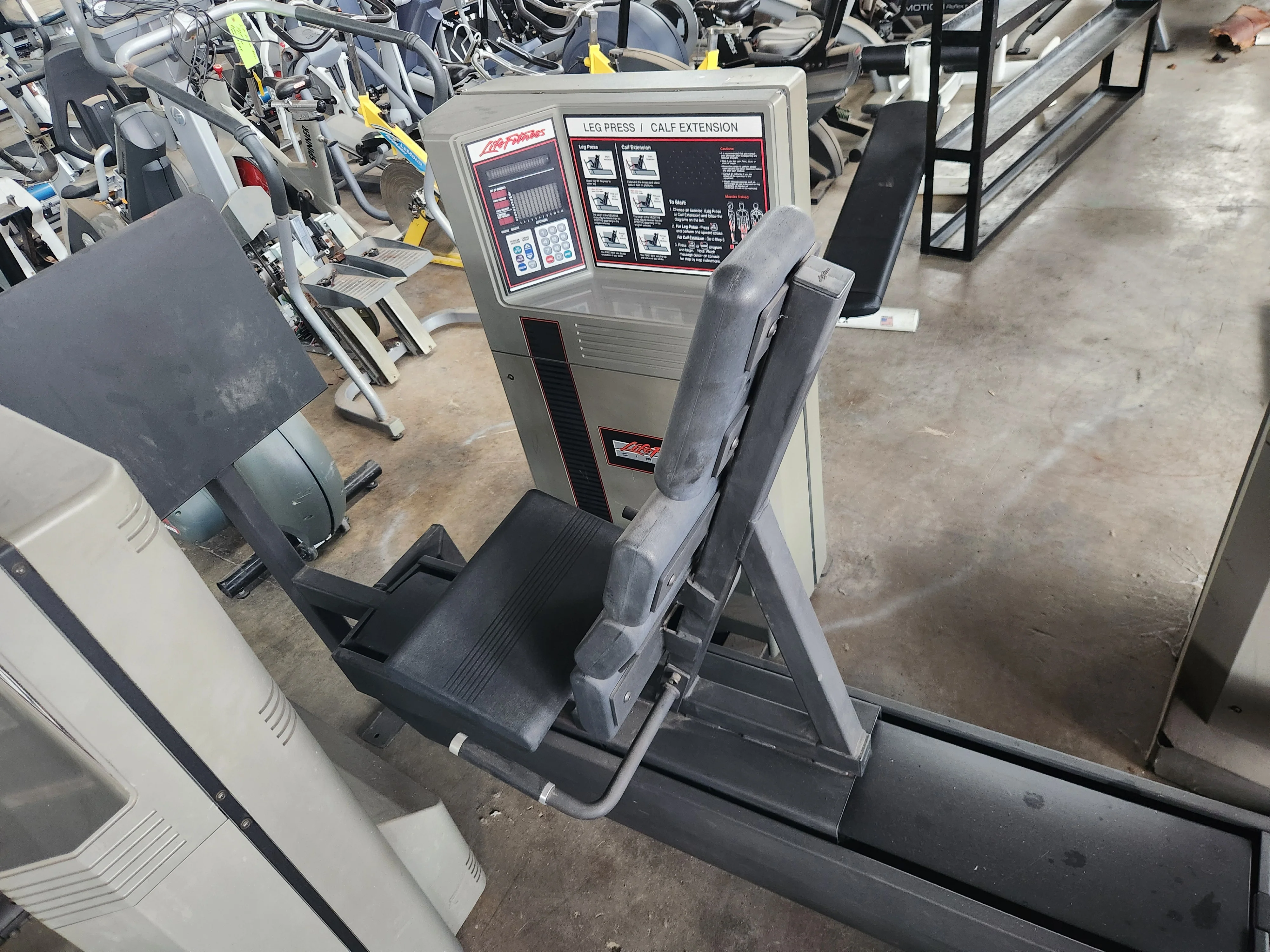 Vintage Life Fitness Computerized Circuit - Image 6